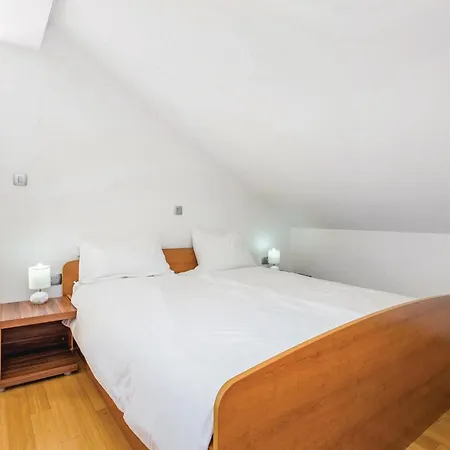 In Bregi With Sauna Holiday home