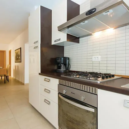 In Bregi With Sauna Ferienhaus Breza