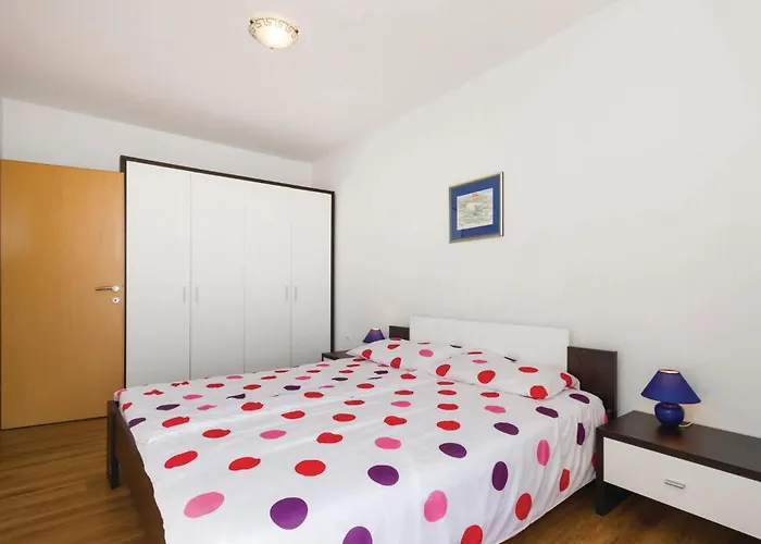 In Bregi With Sauna 펜션 *